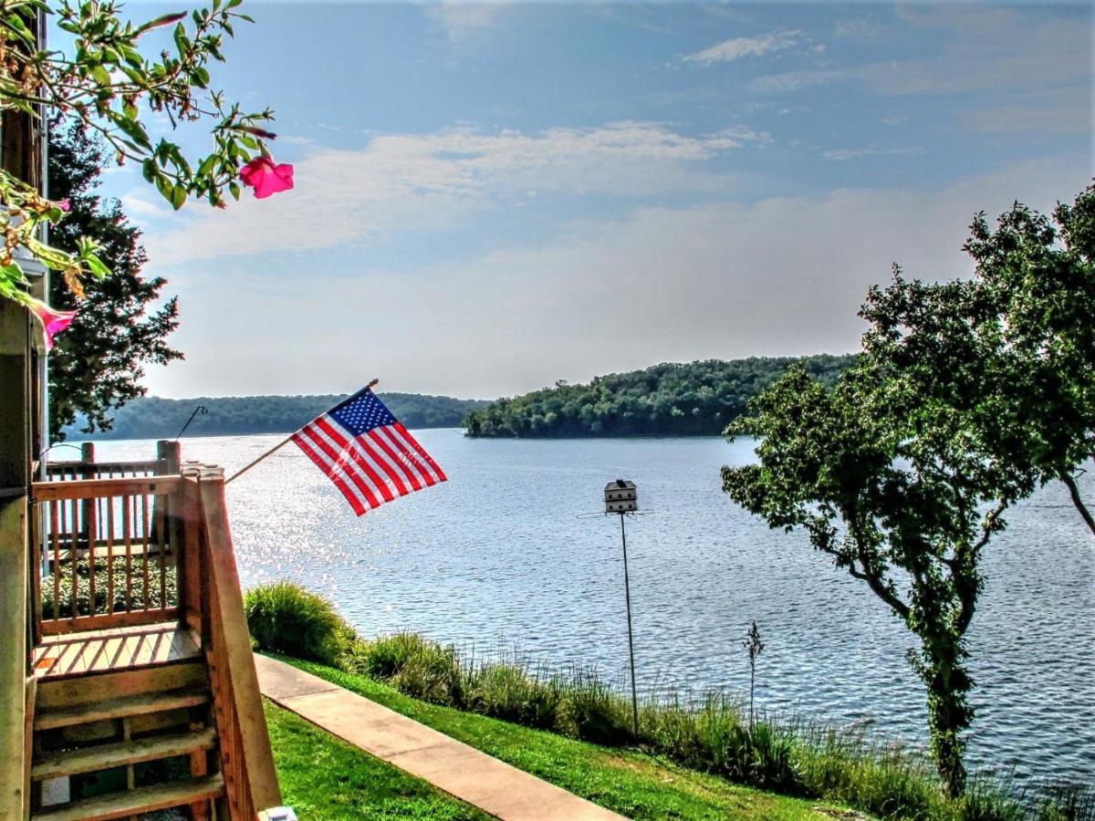 Holiday home Peaceful 1st Floor Lakeside Minutes From Osage And Ozark State Park