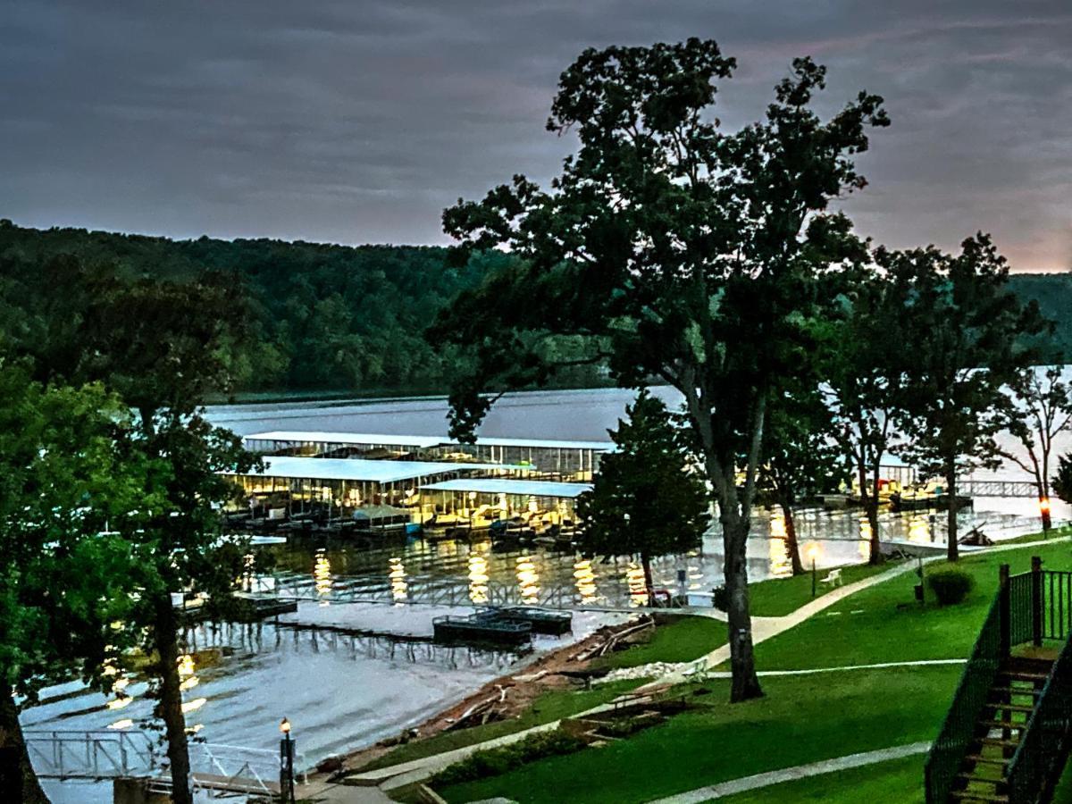 Peaceful 1st Floor Lakeside Minutes From Osage And Ozark State Park Kaiser